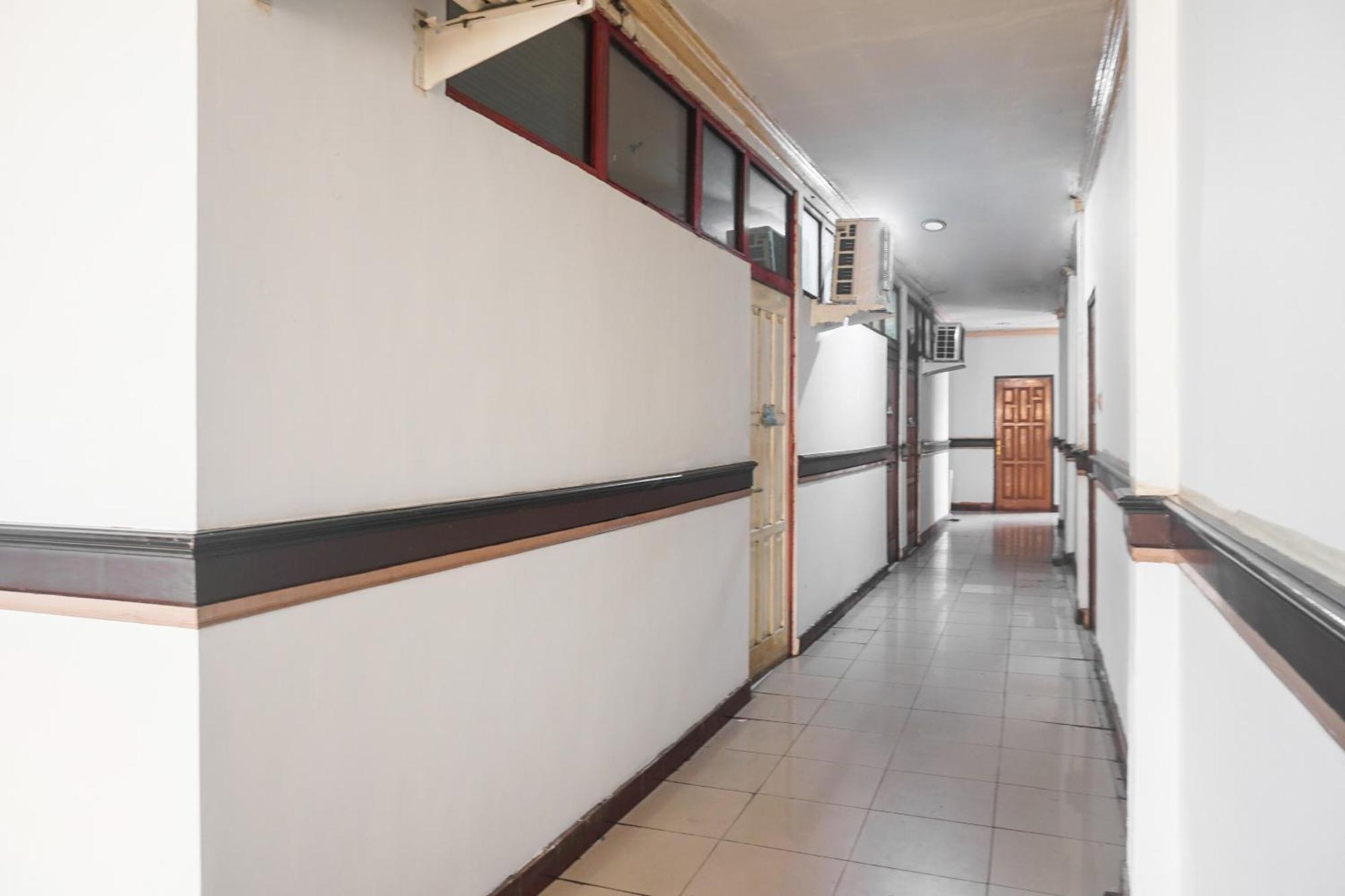 בנג'ארמאסין Spot On 92890 Losmen Bahalap Syariah Marabahannearsiring Marabahan Ulek Barito מראה חיצוני תמונה